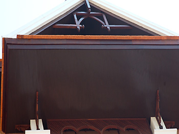 Dobner abgeh&auml;ngte Aussendecke am Shangri-La Hotel, Chiang Mai - Thailand